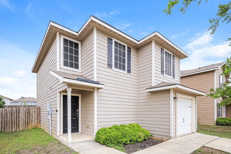 Building Photo - 6427 Woodcliff Bnd