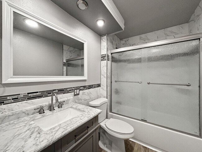 Building Photo - Newly Remodeled 1BD/BA Condo In Mission Va...