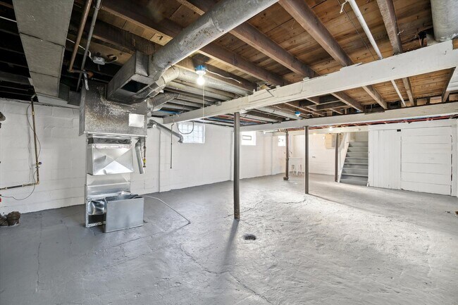 Building Photo - Cute 2 Bed 1 Bath Remodeled Home W/basemen...