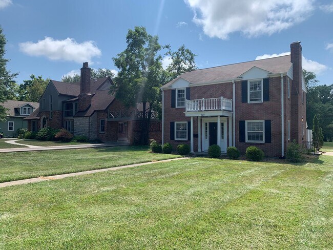 Building Photo - 918 W Stewart Rd