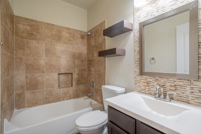 Building Photo - "Charming 4-Bed Oasis with 3 Full Baths on Twin Leaf Drive in El Paso, TX!"