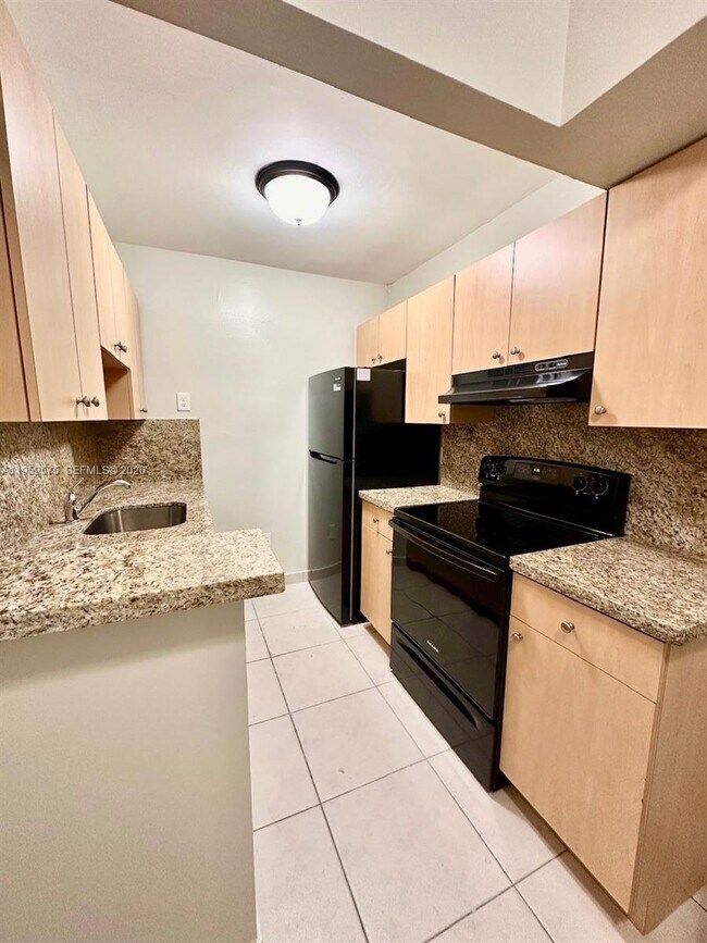 Building Photo - 10786 N Kendall Dr