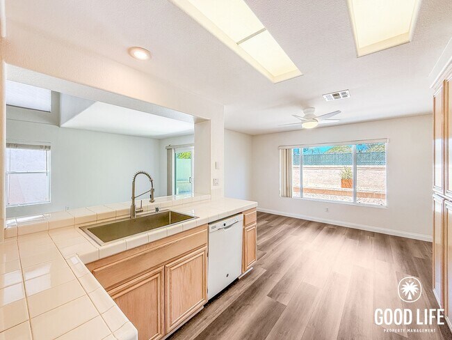 Building Photo - Spacious 3BD/2.5 BA Home in Scripps Ranch with Pool, Private Balcony & In-Unit Laundry