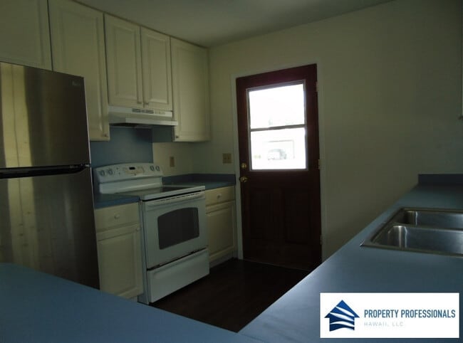 Building Photo - **PENDING LEASE**