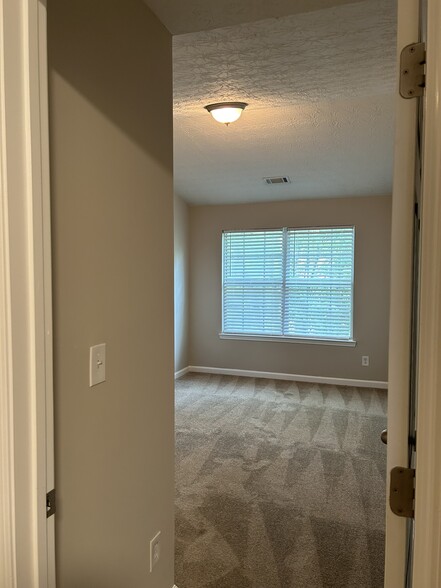 Building Photo - 2916 Vining Ridge Ter