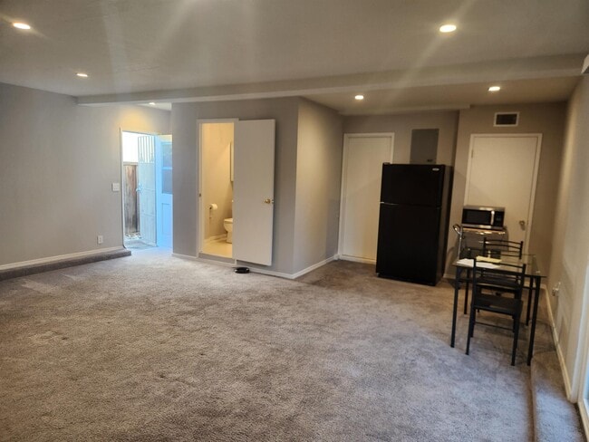 Building Photo - 807 Taurus Dr