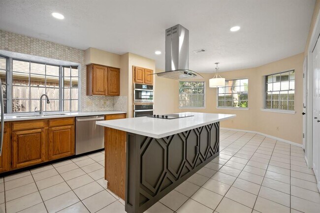 Building Photo - 710 Lochnell Dr