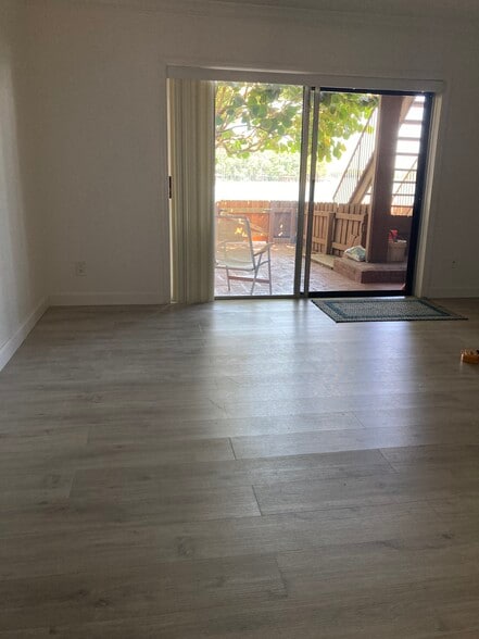 Living room out to patio - 368 Georgetown Dr