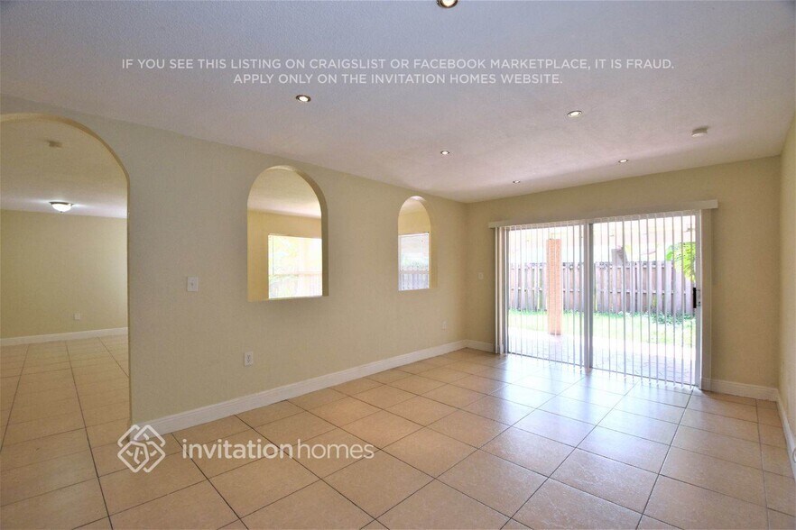 Building Photo - 1095 SW 135th Pl