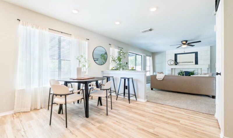 Building Photo - 10112 Sunset Pl