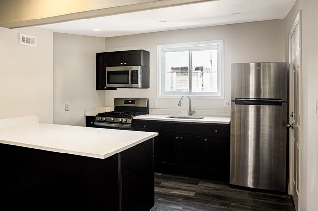 Building Photo - 2137 Mifflin St