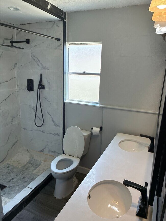 Building Photo - Welcome to this beautiful 4-bedroom, 2-bat...