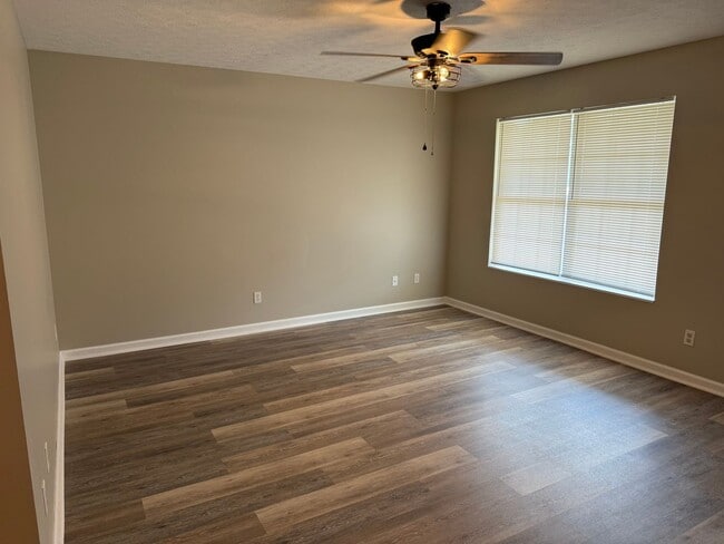 Building Photo - 107 Daneswood Ct