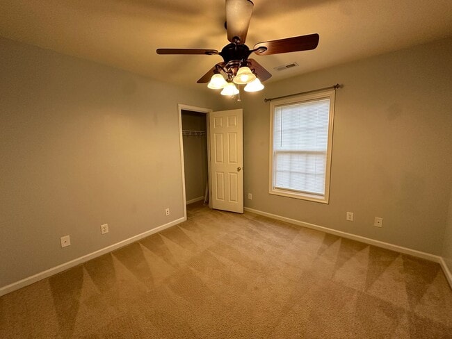 Building Photo - Spacious 4BR/3.5BA Two-Story Home in Queenswood Subdivision