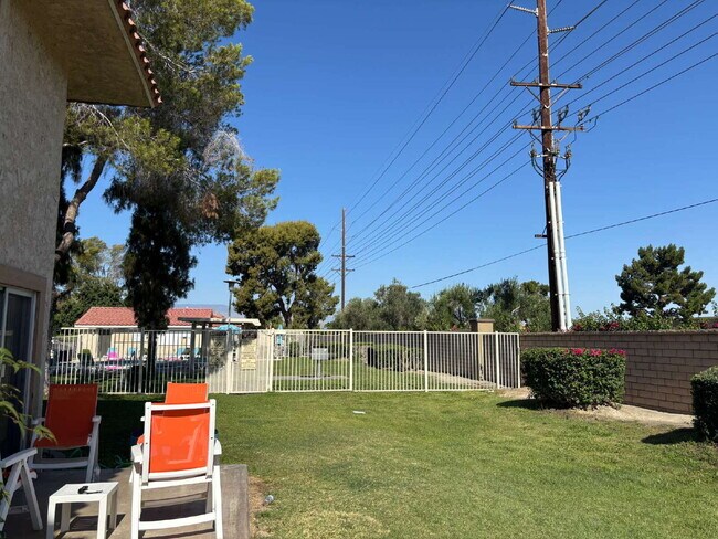 Building Photo - 2-story, 2-Bedroom Condo for Rent in Indio...