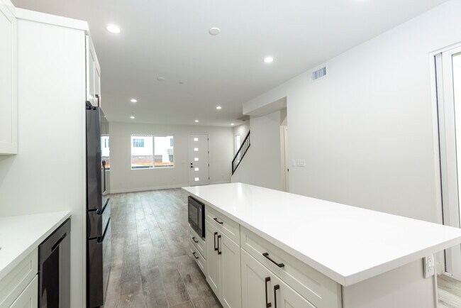 Building Photo - 152 Elder Ave