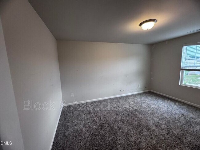 Building Photo - 129 Boone Lake Way