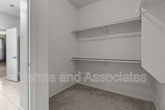 Building Photo - 4307 SW Fieldstone Blvd