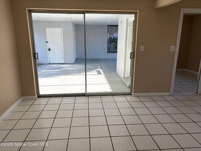 Building Photo - 965 Date Ave