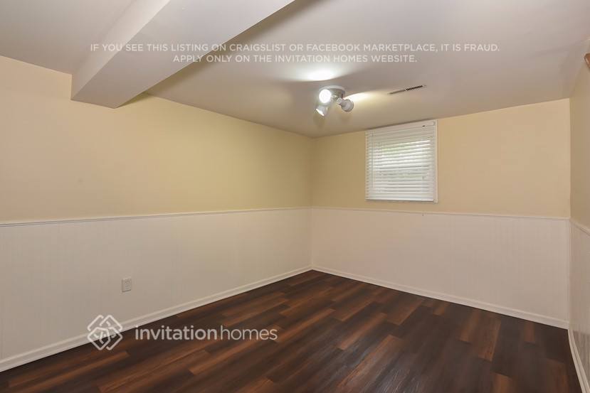 Building Photo - 104 N Elm Ln