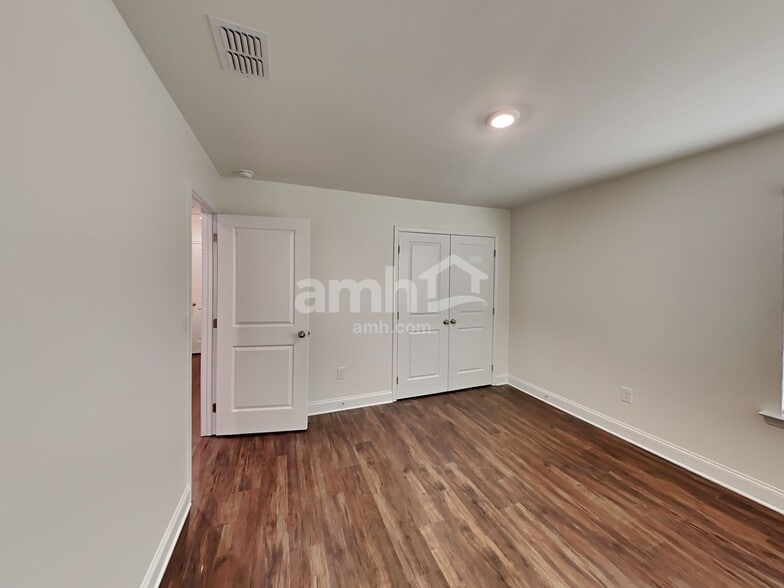 Building Photo - 585 Smt Vw Ln