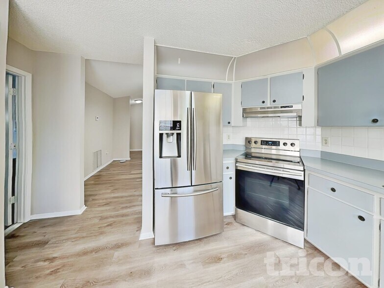 Building Photo - 1203 70th Dr E