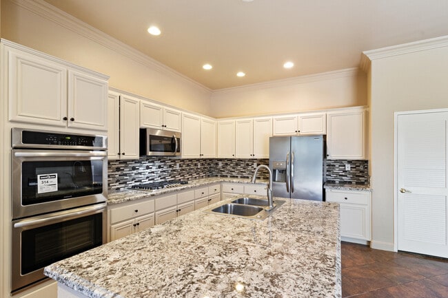 Building Photo - 74912 Saguaro Ln