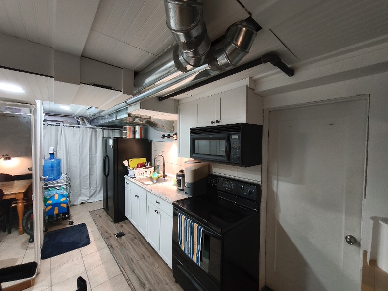 Building Photo - 1062 W 300 N