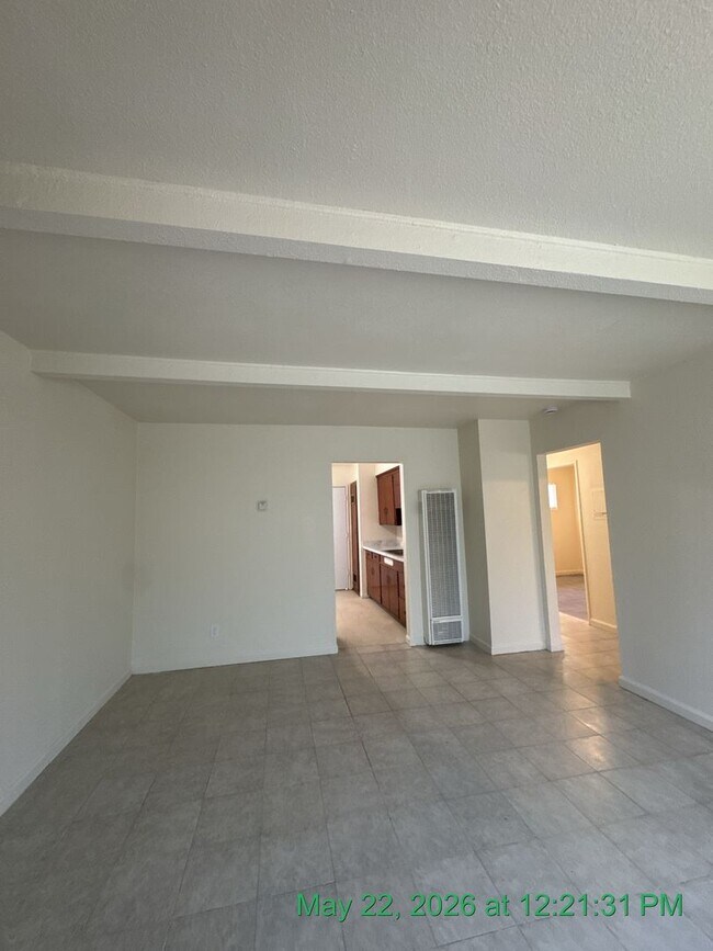 Building Photo - 3236