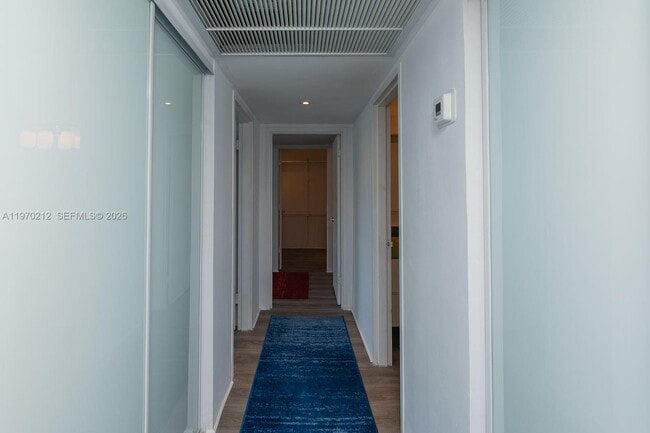 Building Photo - 900 Bay Dr