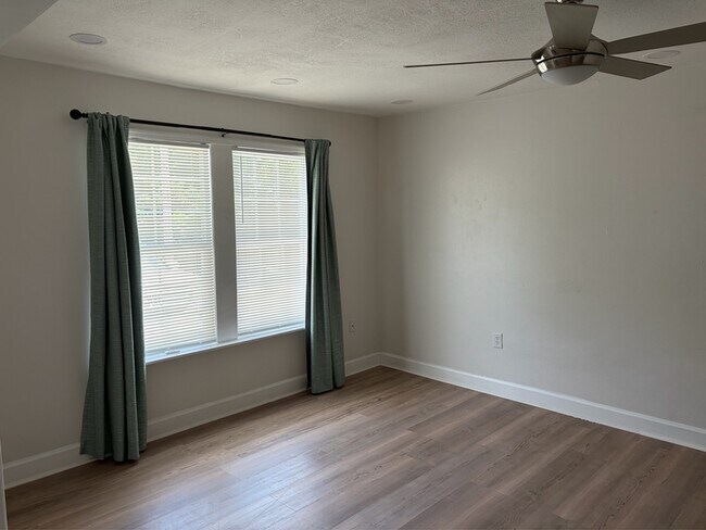 Building Photo - 1484 Van Delia Rd