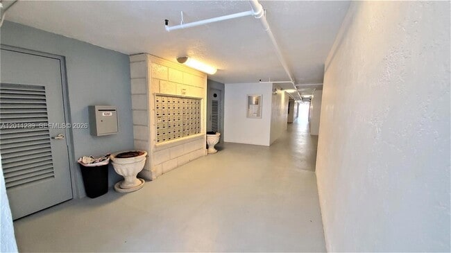 Building Photo - 2575 SW 27th Ave