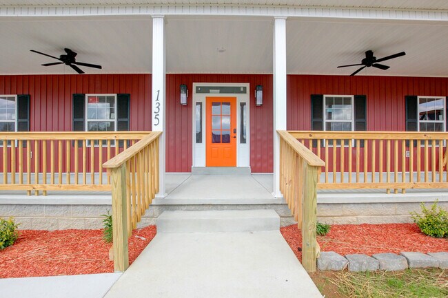 Building Photo - 135 Riverbend Dr