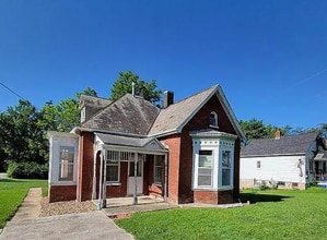 Building Photo - 216 E Walton St