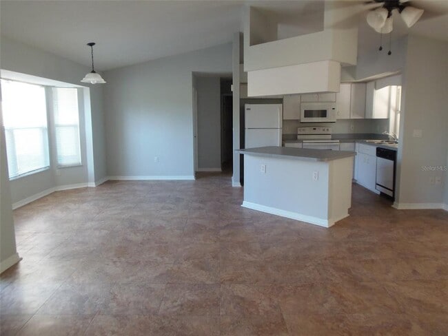 Building Photo - 2420 Dumont Ln