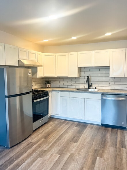 Building Photo - 239 William St