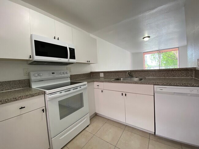 Building Photo - 19851 SW 114th Ave