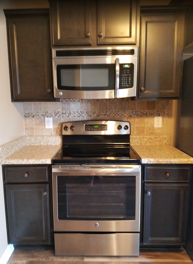 Building Photo - 501 Falkland Cir