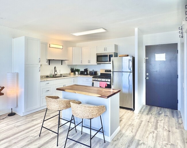 Building Photo - 493 Pio Dr