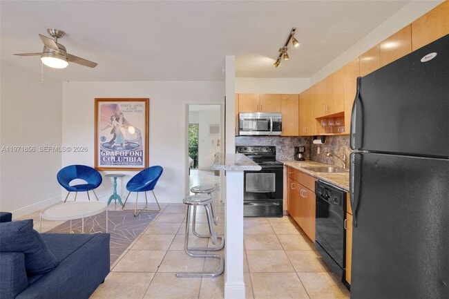 Building Photo - 1777 Venice Ln