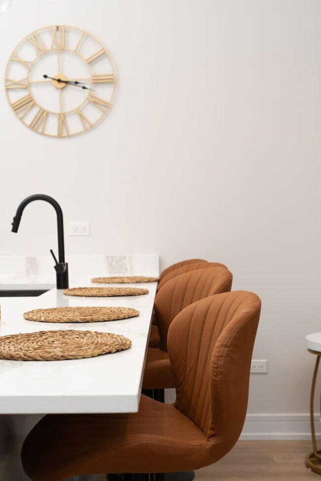 Building Photo - 3723 S Giles Ave