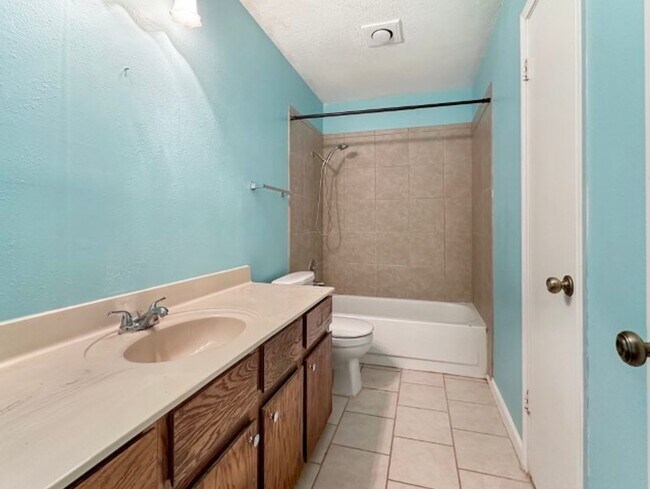 Building Photo - Northwest Crossing Neighborhood.