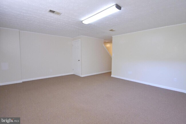 Building Photo - 22426 Greenview Ct