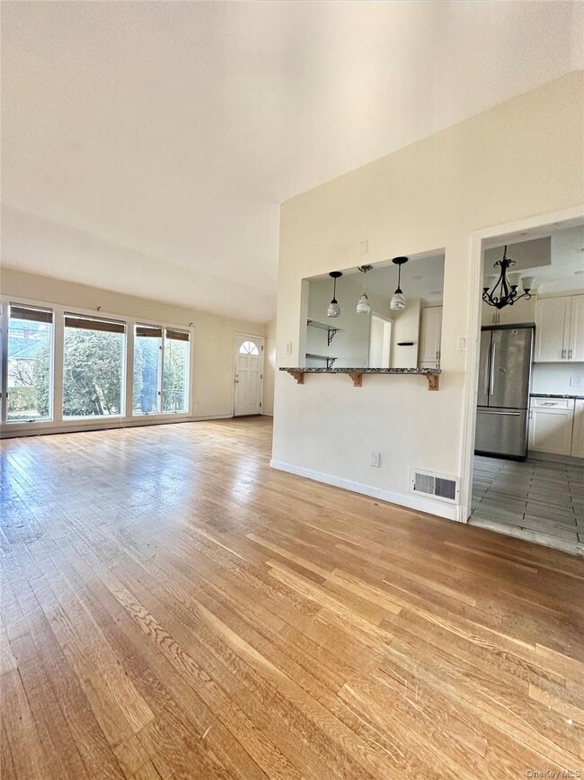 Building Photo - 3 Soundview St