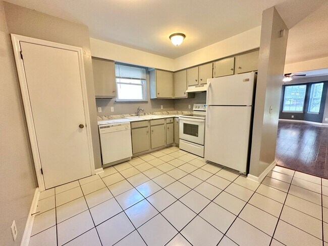 Building Photo - 7806 Sawyer Brown Rd