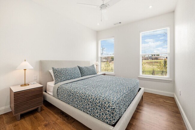 Building Photo - 802 NW D St