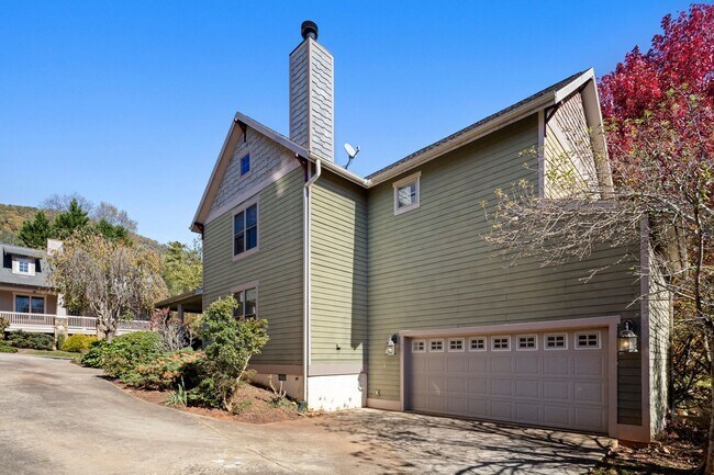 Building Photo - Modern Arts and Crafts Home