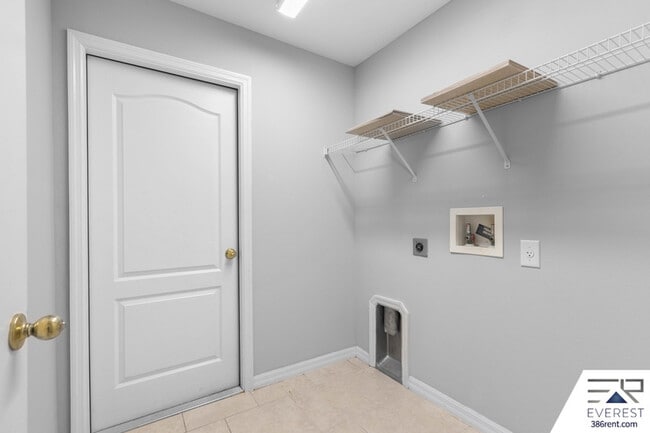 Building Photo - 7 Undermount Path E