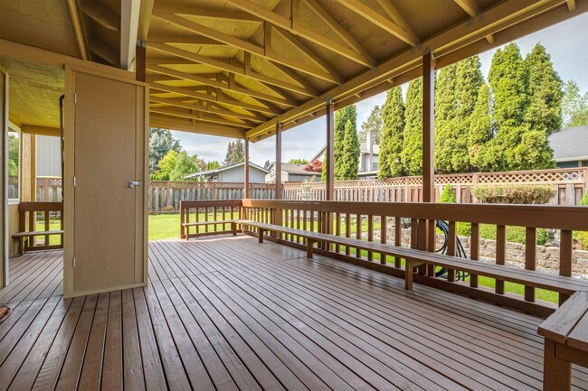 Building Photo - Spacious 5-Bedroom Home with Beautiful Bac...