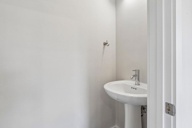 Building Photo - Brand new home in a great location central to all of Tri-Cities